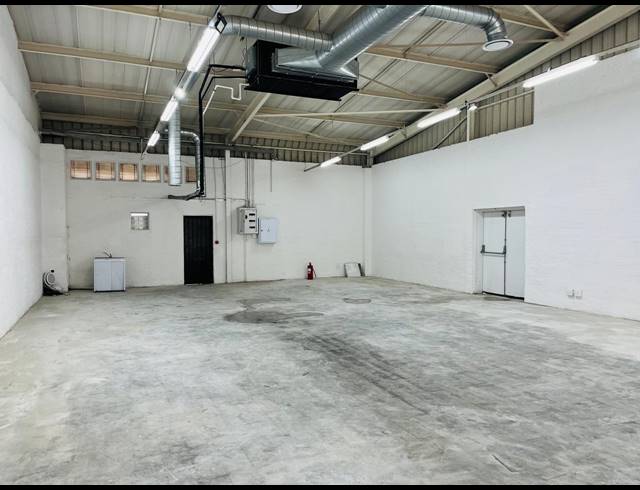 300M² RETAIL TO LET IN FOURWAYS